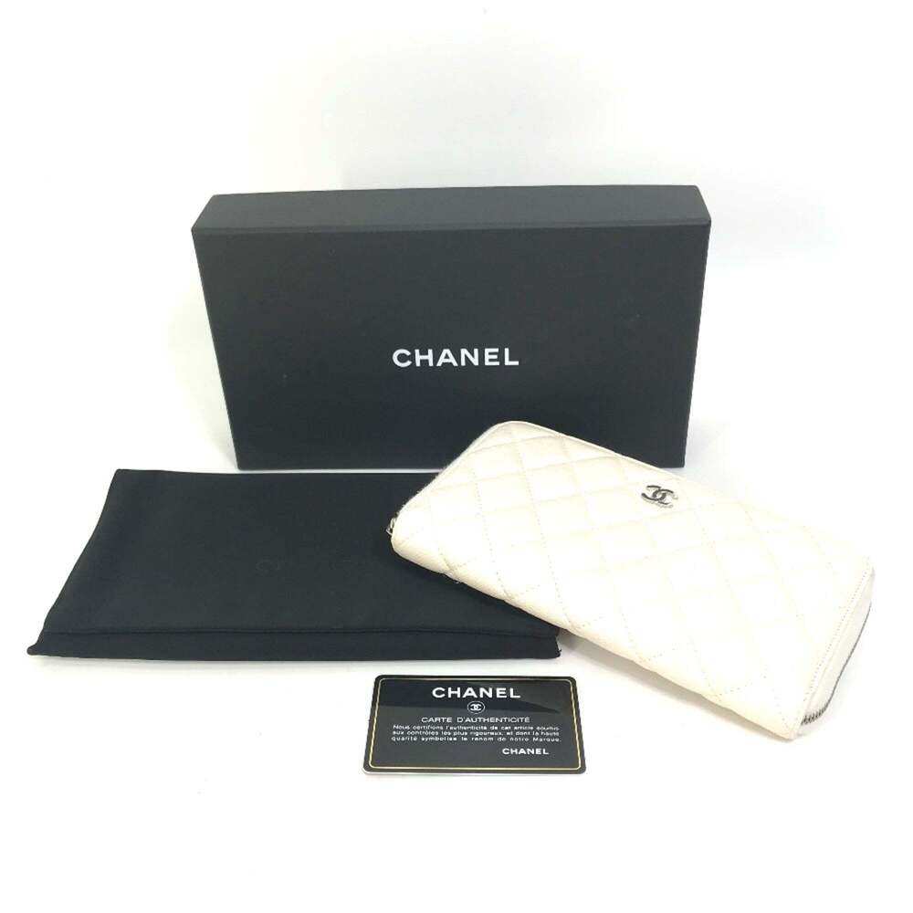 CHANEL White Wallet - Picture 16 of 16